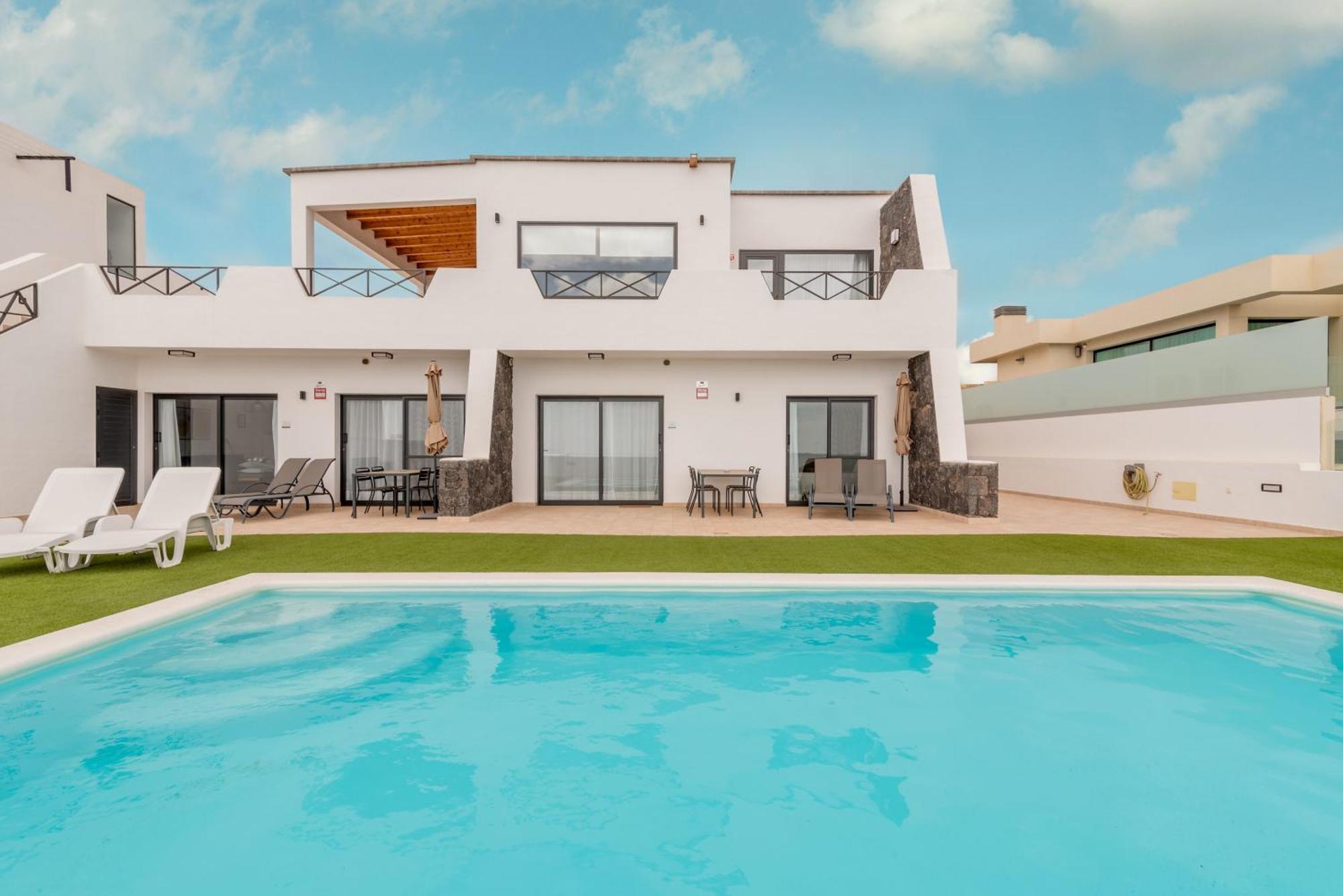 Seascape Heated Pool Air Con View Adult Only *